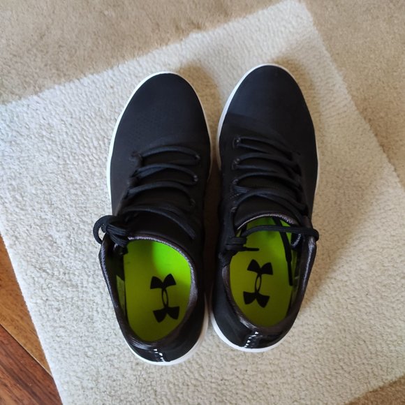 Under Armour Shoes - Picture 3 of 5